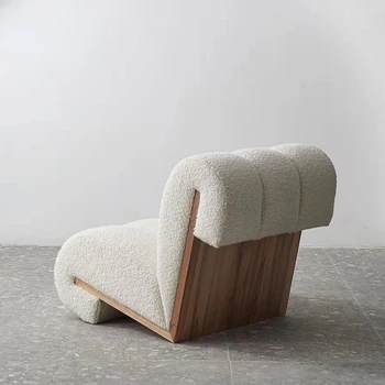 פשוט הסלון ספה אחת הכיסא במרפסת חדר השינה הנורדית המודרנית מבטא את הכיסא פשוט הסלון ספה אחת הכיסא במרפסת חדר השינה הנורדית המודרנית מבטא את הכיסא 4
