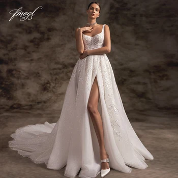 Fmogl מעולה אפליקציות חרוזים קו בציר שמלת כלה יוקרה רצועות ספגטי ללא משענת רכבת משפט הנסיכה שמלת כלה.