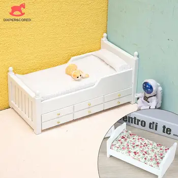 1pcs 1:12 בית בובות מיניאטורי מיטה לבנה האירופי מיטת יחיד עם מגירה ריהוט חדר שינה דגם עיצוב צעצוע בית בובות אביזרים