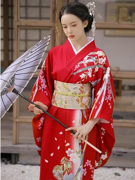 נשים מסורתית יפנית בקימונו בצבע אדום הדפסים פרחוניים שרוול ארוך רשמיות יאקאטה צילום השמלה תחפושות קוספליי